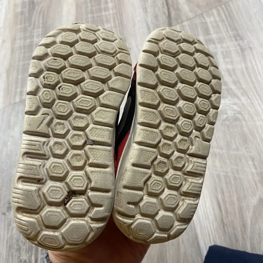 Nike‎ Kid's 7C Red Black White Hook & Loop Running Athletic Shoes 749814-600 - Picture 6 of 7